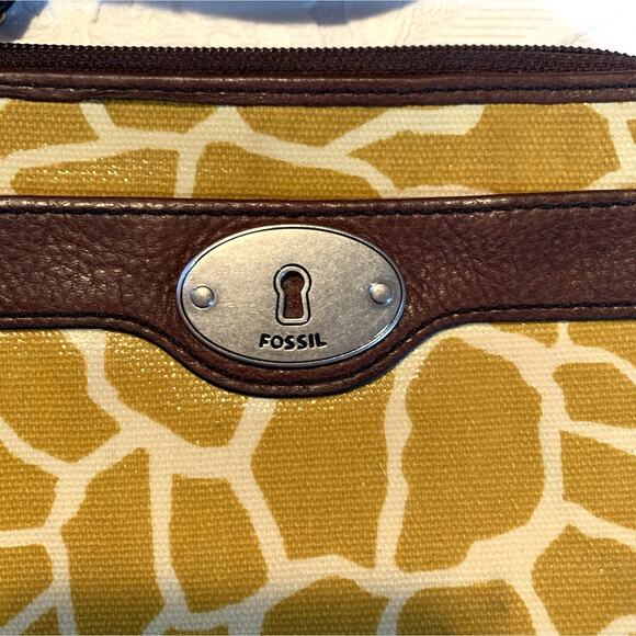 Fossil Key Per Coated Canvas Giraffe Yellow Wristlet Wallet Keyhole Logo - Picture 2 of 7